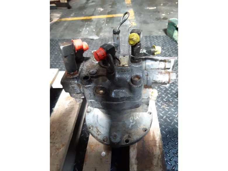 Moteur hydraulique de rotation pour NEW HOLLAND E145