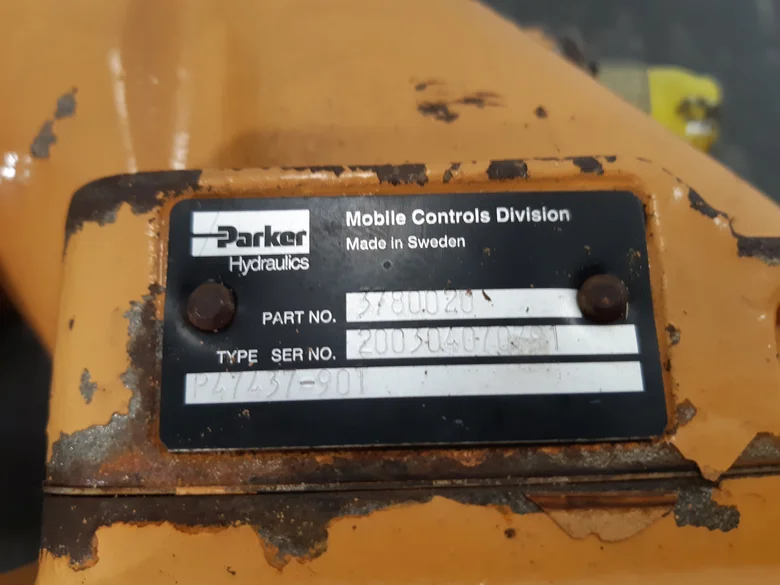 Moteur hydraulique de rotation pour CASE WX200