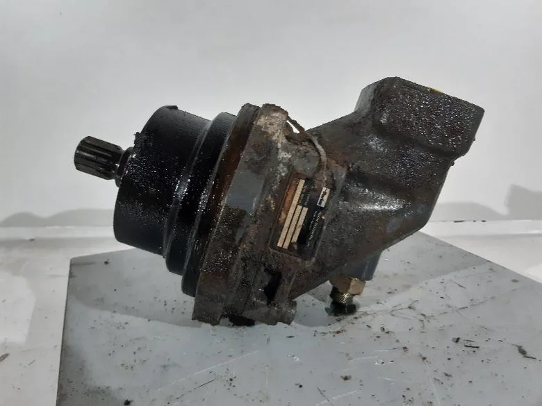 Moteur hydraulique de translation pour CASE 988