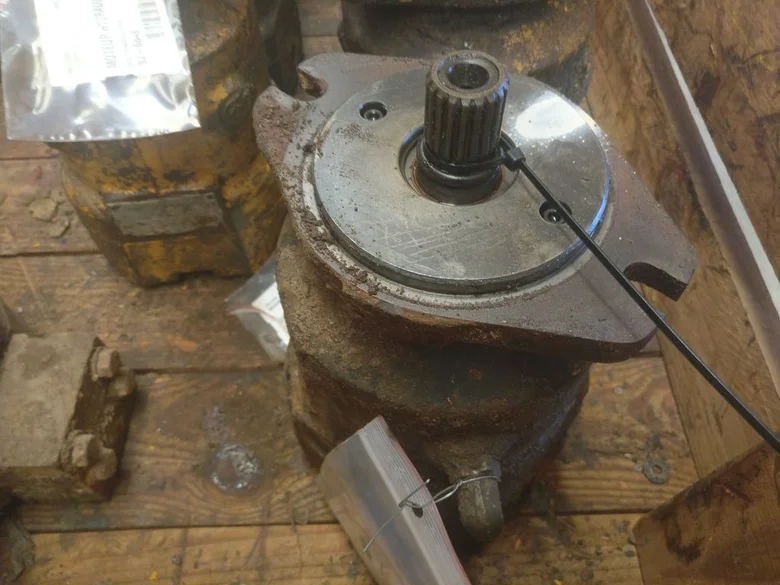 Hydraulic Translation motor for CATERPILLAR 215