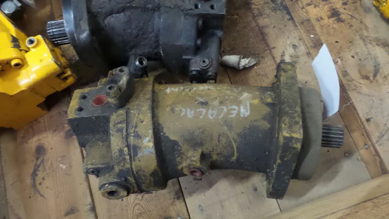 Moteur hydraulique d'avancement pour MECALAC 11CX