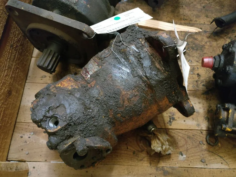 Moteur hydraulique d'avancement pour DYNAPAC CD4