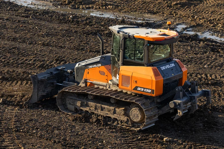 Bulldozer DEVELON - DD130