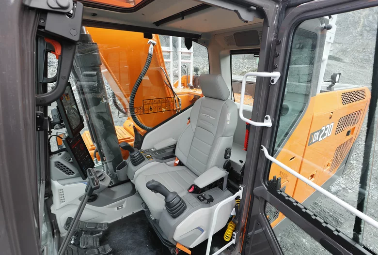 Pelle sur chenilles 23,6t Develon DX230LC-9