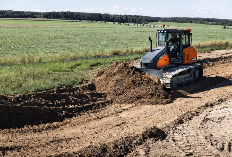 Bulldozer DEVELON - DD130