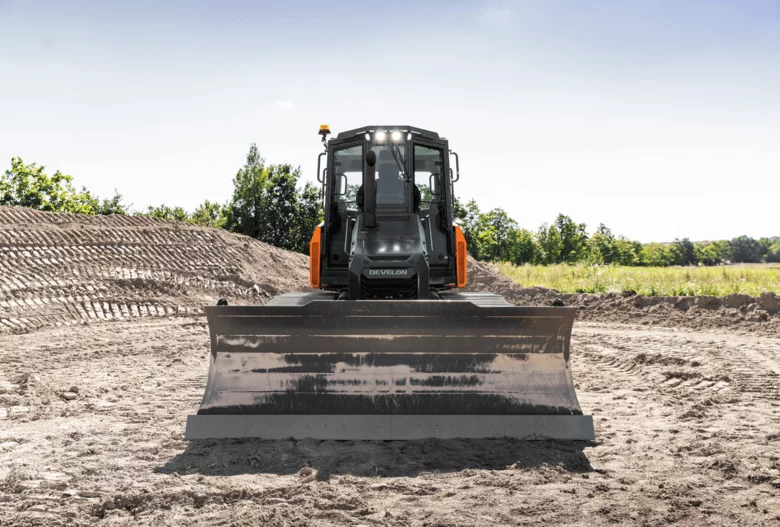 Bulldozer DEVELON - DD130