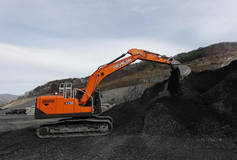 Pelle sur chenilles 23,6t Develon DX230LC-9